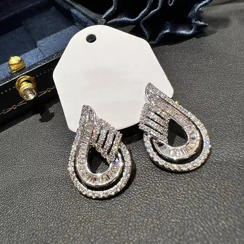 Huitan Waterdrop CZ Stud Earrings – Silver Sparkling Women Crystal Stud Earrings Axl