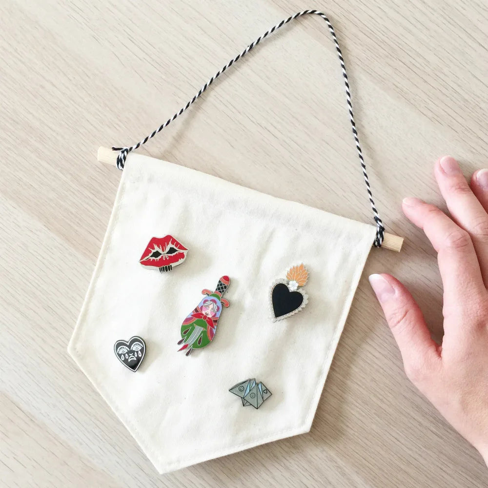 Felt Badge Display Wall Hanging – Pin & Brooch Organizer Board Pin Display Board Axl