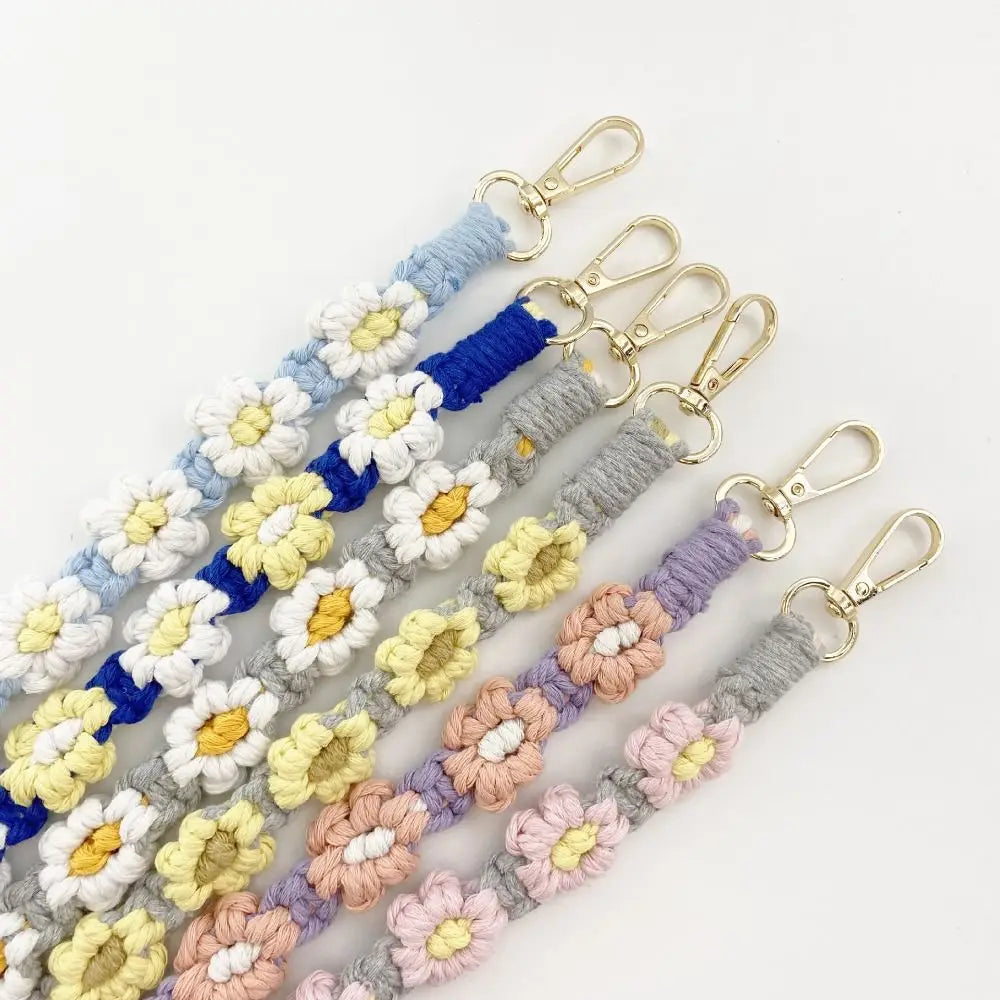 Handmade Daisy Macrame Keychain – Boho Wrist Strap for Women Macrame Keychain Axl