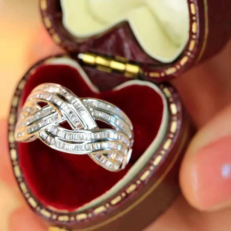 Huitan Twist Cross Women's Ring – Crystal Cubic Zirconia Fashion Ring Axl