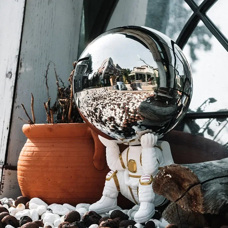 Astronaut Piggy Bank – Magnetic Steel Coin Bank & Hat Rack Decorative Coin Bank Axl