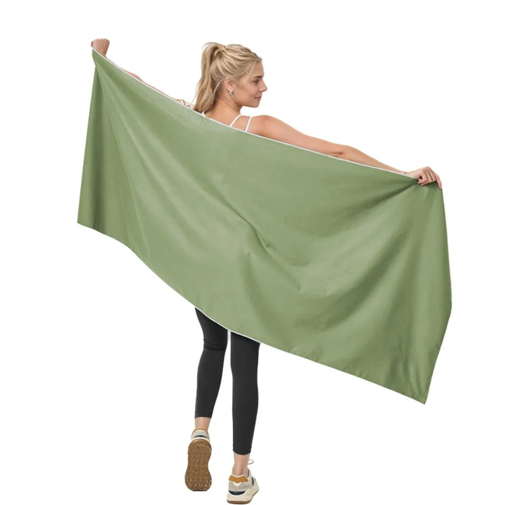 Oversized Magnetic Microfiber Beach Towel – Quick-Dry, Sand-Free Magnetic Beach Towel Axl Green