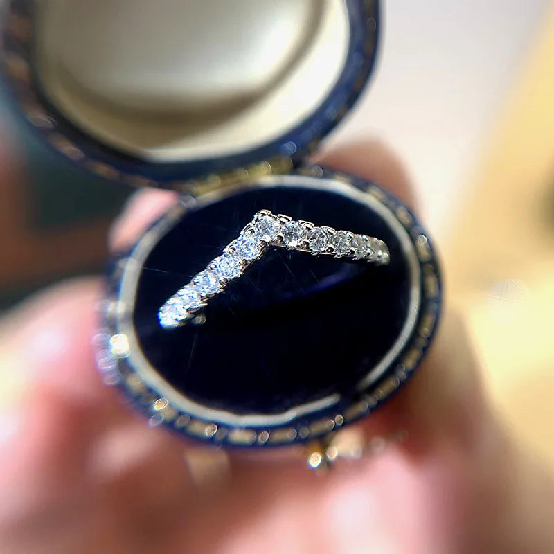 Huitan V-Design Cubic Zirconia Women's Wedding Ring Fashion Ring Axl