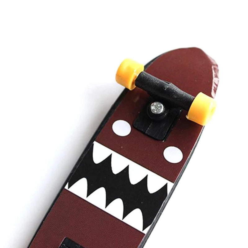 Mini Plastic Finger Skateboard – Random Color Novelty Toy Finger Skateboard Toy Axl