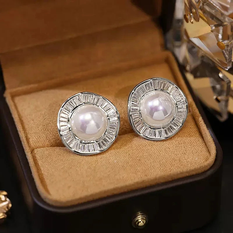 Huitan Simulated Pearl Stud Earrings – Dainty Fashion Jewelry Pearl Stud Earrings Axl E3025