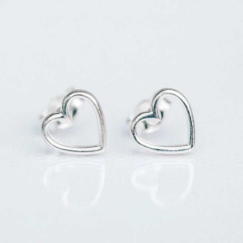 Huitan Minimalist Heart Stud Earrings – Silver Tone Women's Studs Stud Earrings Axl