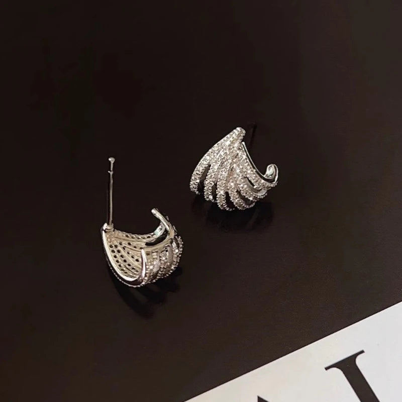 Huitan Claw Stud Earrings – Silver Cubic Zirconia for Women Stud Earrings Axl