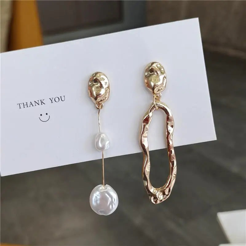Baroque Asymmetric Pearl Drop Earrings – Geometric Style Pearl Drop Earrings Axl A1