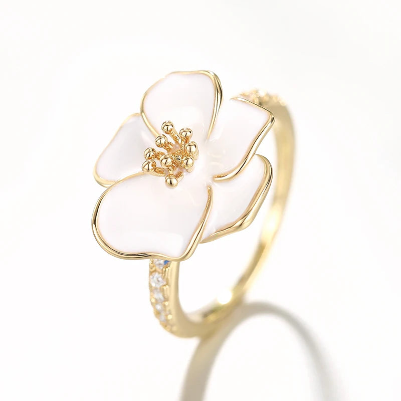 Huitan White Flower Ring – Cubic Zirconia Wedding Band Fashion Ring Axl