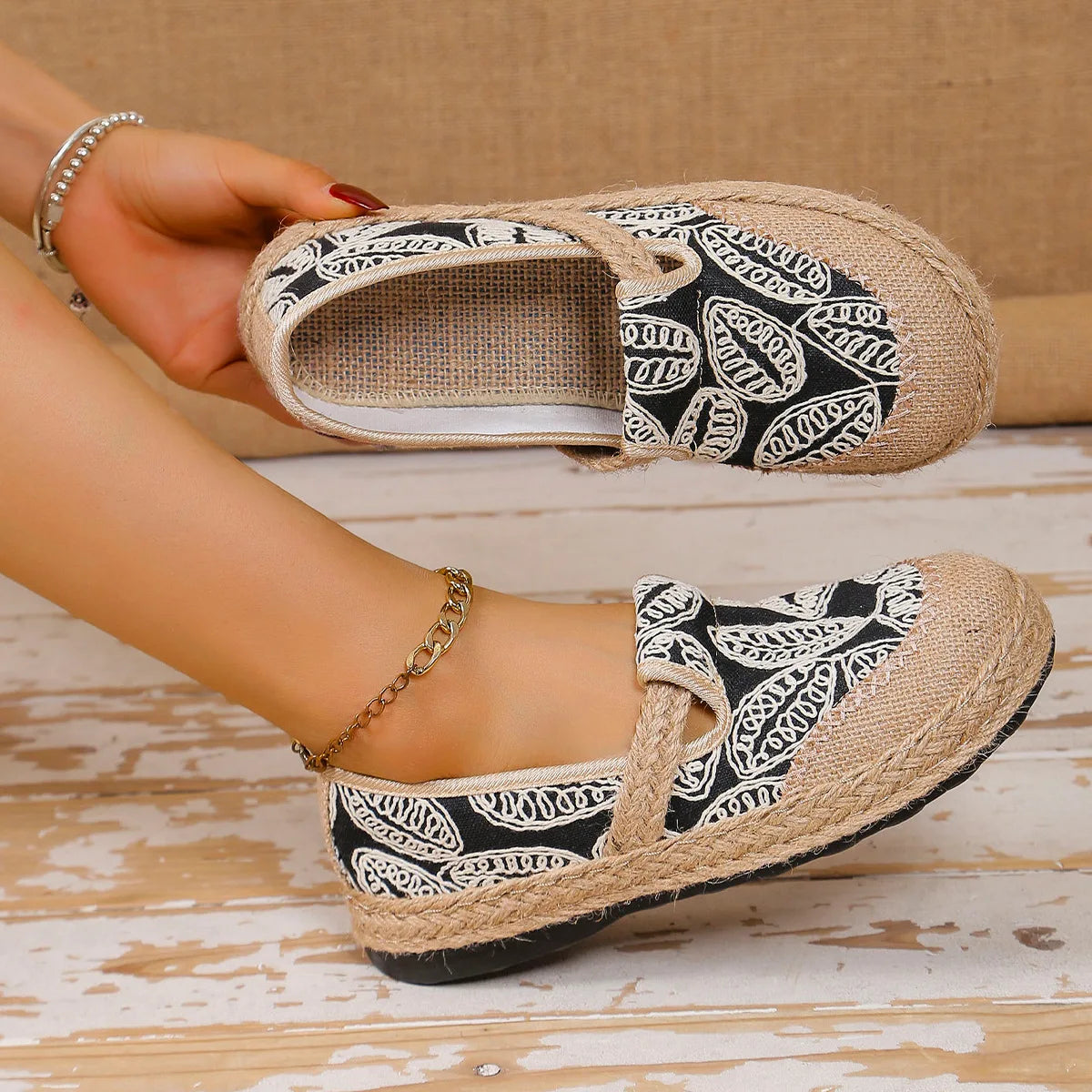 Women's Vintage Woven Embroidery Flat Slip-On Canvas Shoes Women's Canvas Flats Axl Black 36