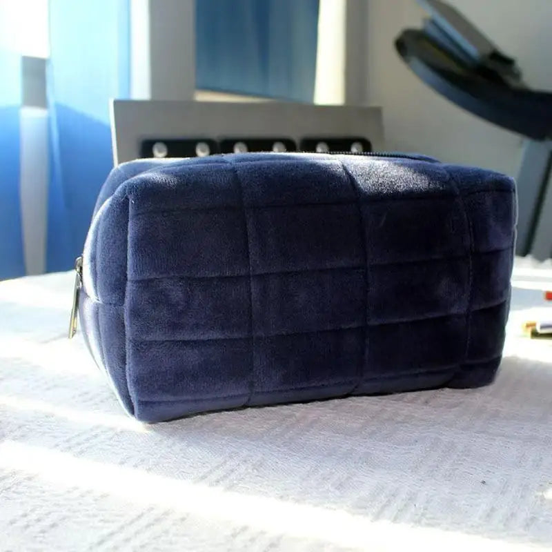 Cute Plush Makeup Bag – Large Fuzzy Cosmetic Travel Pouch Plush Cosmetic Bag Axl
