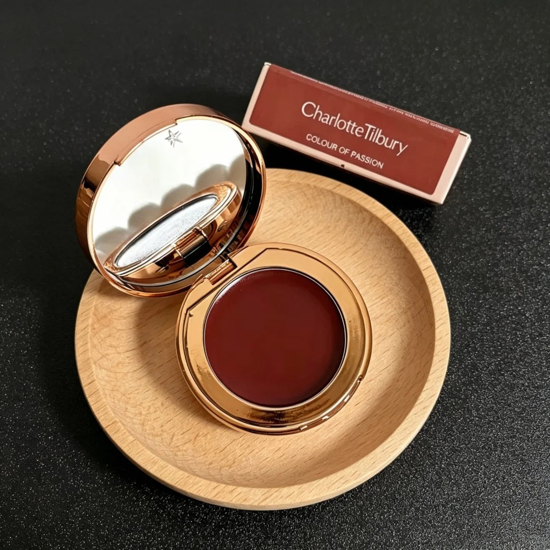 Charlotte Tilbury Makeup Set – Contour, Lip, Glow & Spray Makeup Set Axl Colour of Dreams