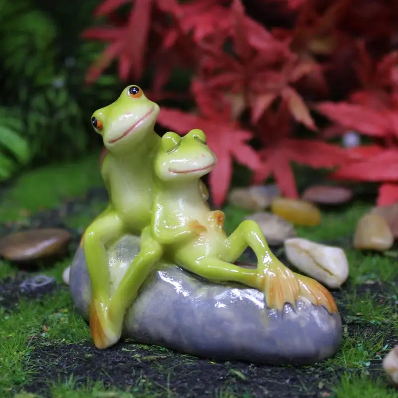 Mini Frog Resin Figurine for Terrarium & Garden Decor | 6.3cm Miniature Figurine Axl