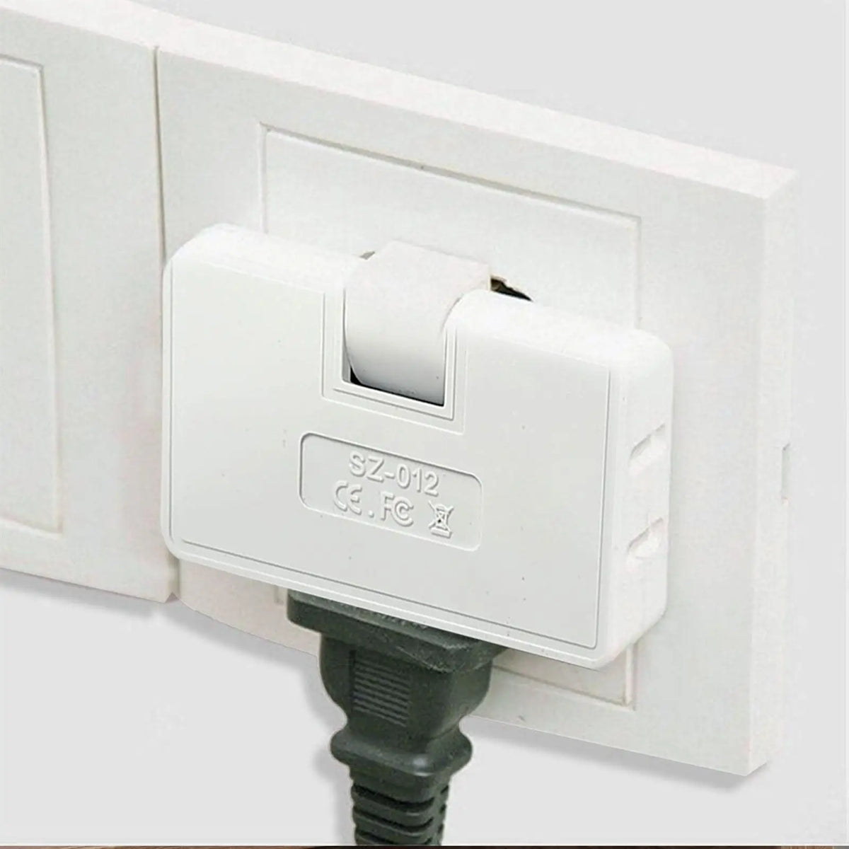 3-Way Flat Wall Outlet Extender – Fire-Resistant Plug Adapter Wall Outlet Extender Axl