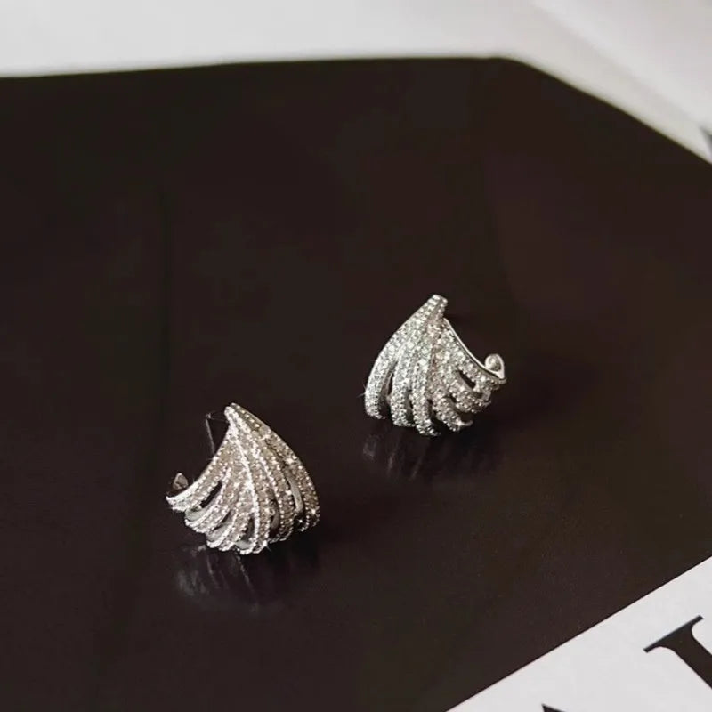 Huitan Claw Stud Earrings – Silver Cubic Zirconia Women Stud Earrings Axl