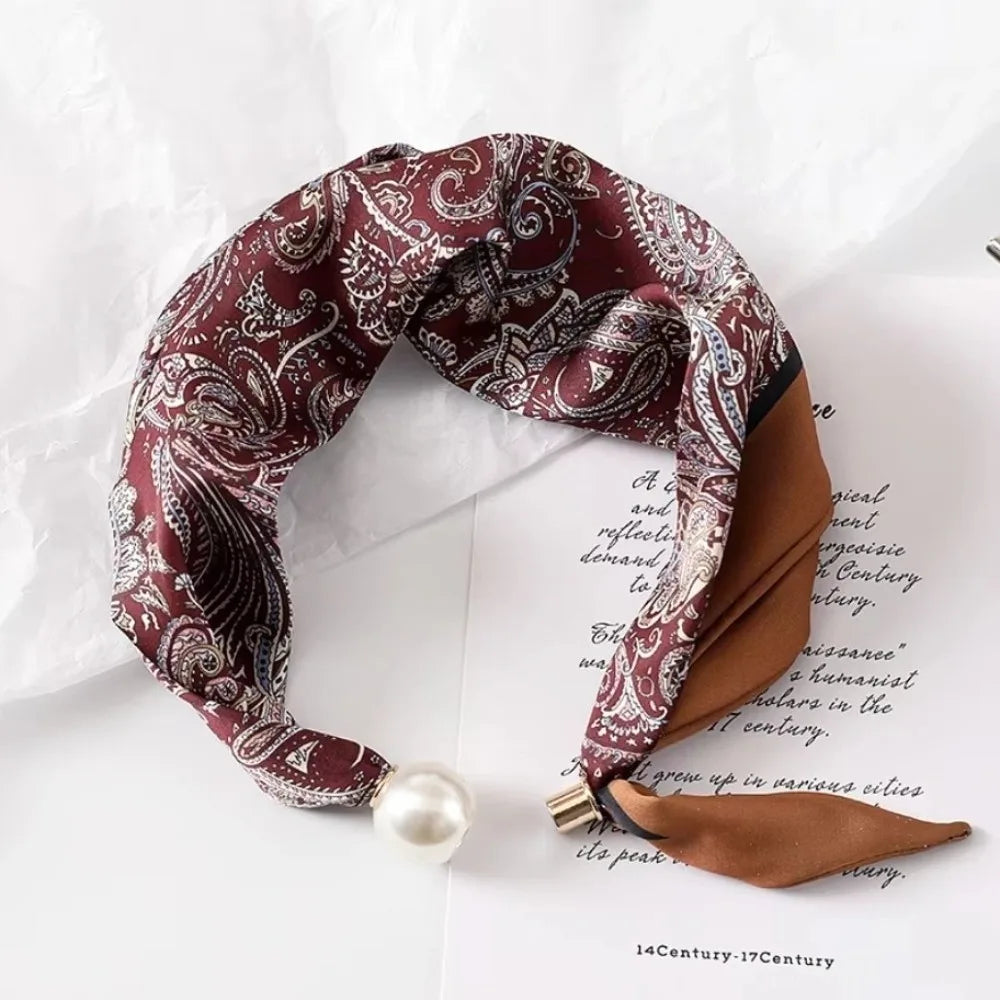Women's Printed Polyester Scarf – Pearl & Magnetic Buckle Fashion Scarf Axl Wine Red