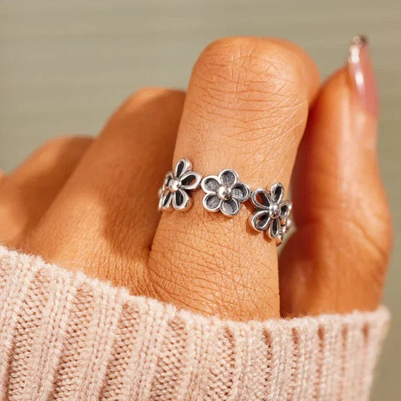 Huitan Vintage Flower Ring – Dainty Fashion Ring for Women Fashion Ring Axl