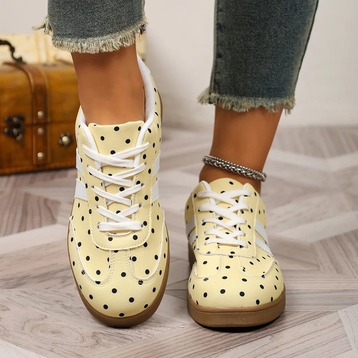 Women's Casual Flat Sneakers – Round Toe Thick Sole Lace-Up Women's Flat Sneakers Axl