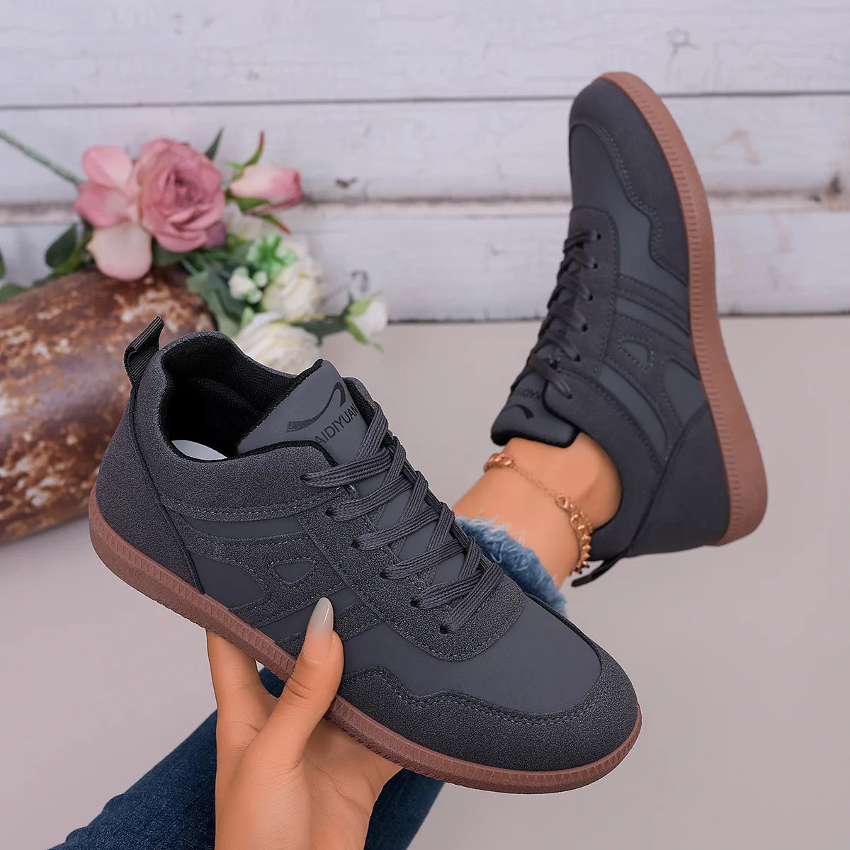 Women's Lightweight Lace-Up Casual Sneakers | Anti-Slip Flat Women's Casual Sneakers Axl