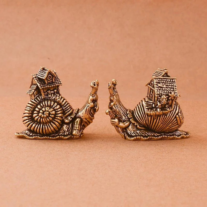 Solid Brass Snail Figurine – Mini Copper Tea Pet Ornament Metal Figurine Axl