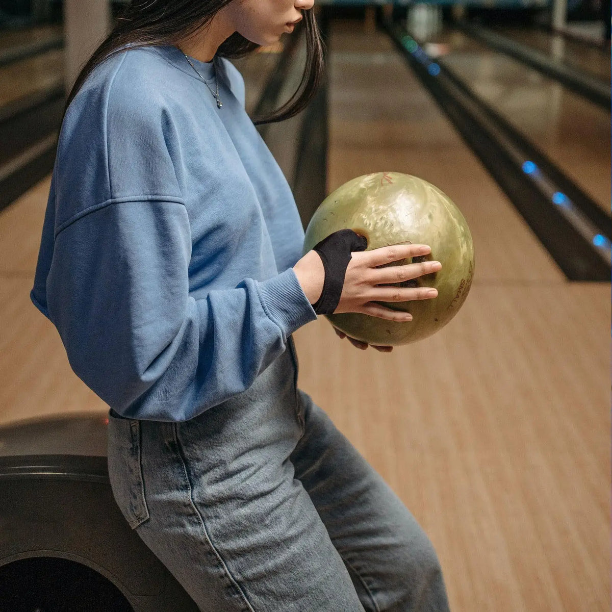 Bowling Thumb Saver – Unisex Stabilizer & Grip Protector Bowling Thumb Protector Axl