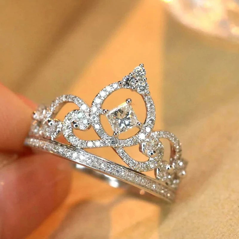 Huitan Crown Ring for Women – Silver CZ Cocktail Ring Cocktail Ring Axl T0233 7