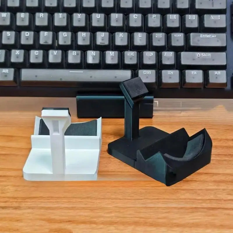 3D Printed Mouse Display Stand – Non-Slip Base & Receiver Slot Mouse Display Stand Axl