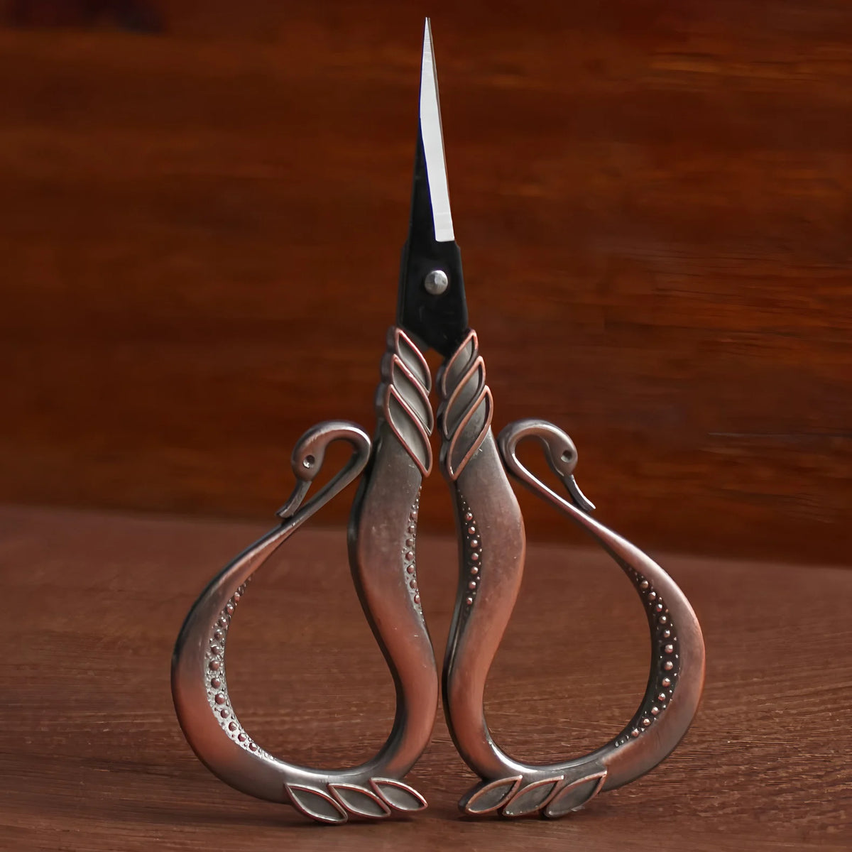Retro Vintage Embroidery Scissors – Stainless Steel Sewing Tool Embroidery Scissors Axl Scissors-Red Copper