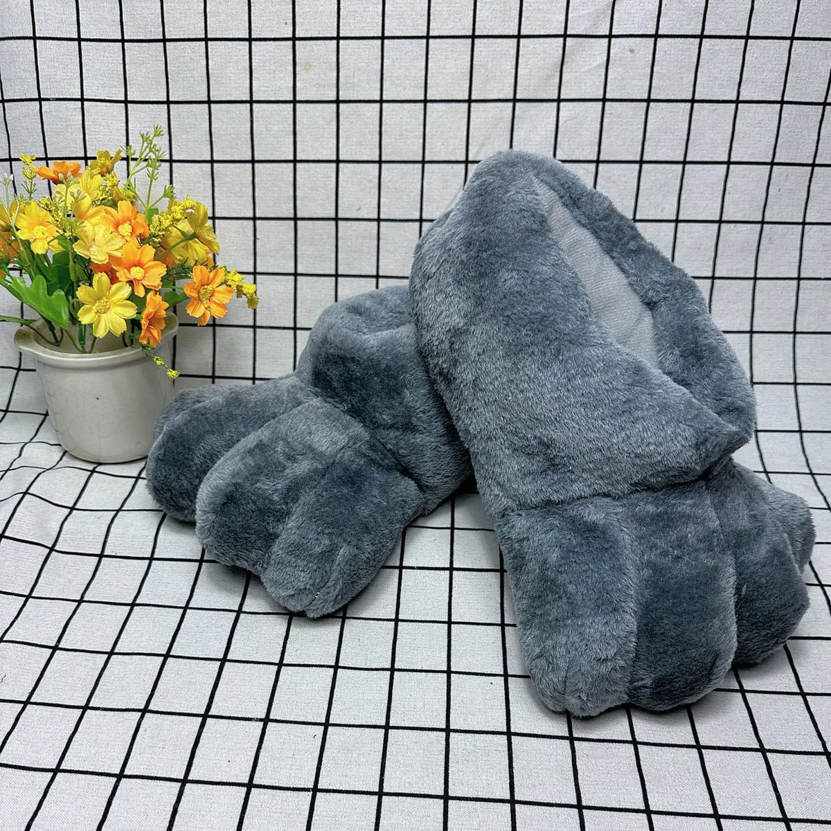 Lorilury Bunny Faux Fur Slippers – Fluffy Women's Slip-On Novelty House Slippers Axl gray rabbit claw 43