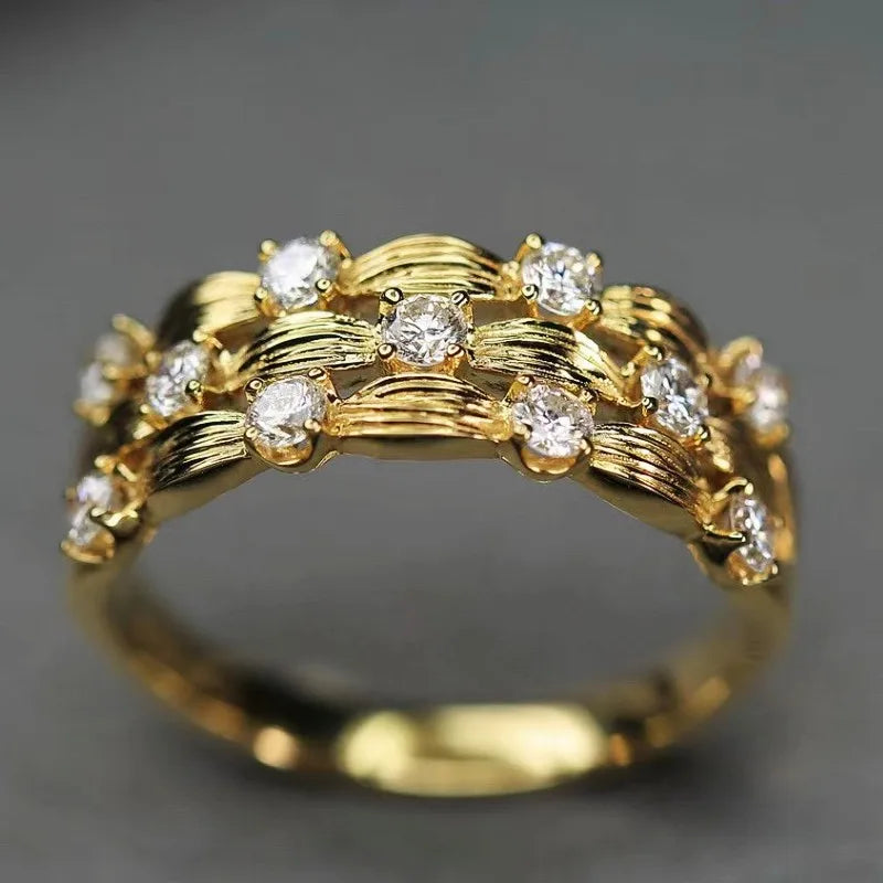 Huitan Women's CZ Wedding Band – Dazzling Cubic Zirconia Ring CZ Wedding Ring Axl