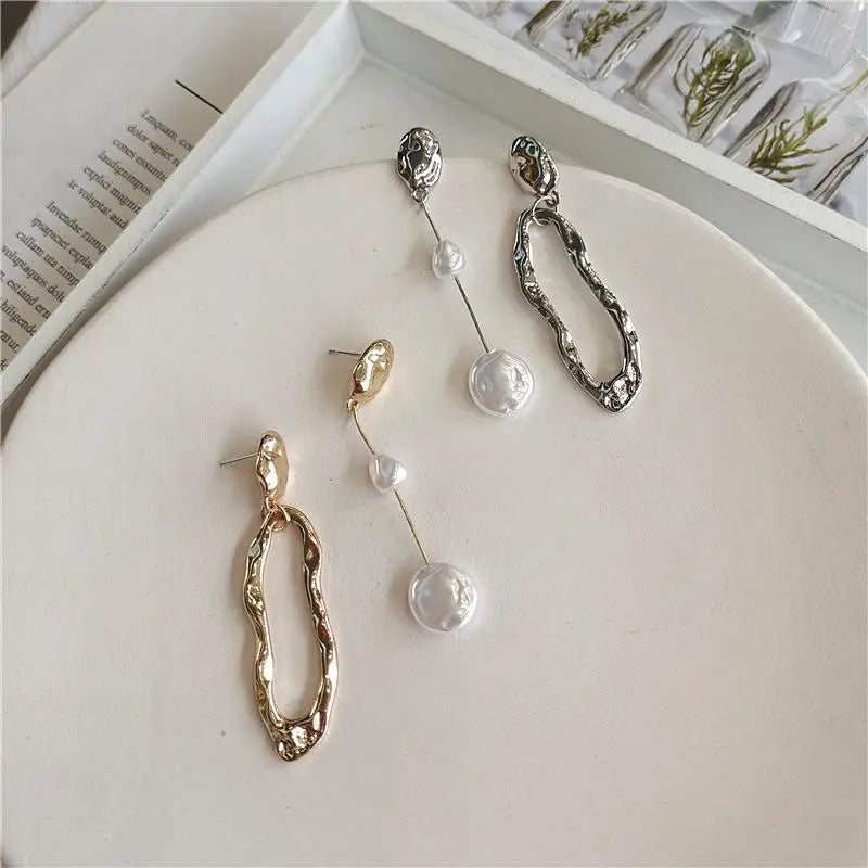 Baroque Asymmetric Pearl Drop Earrings – Geometric Style Pearl Drop Earrings Axl