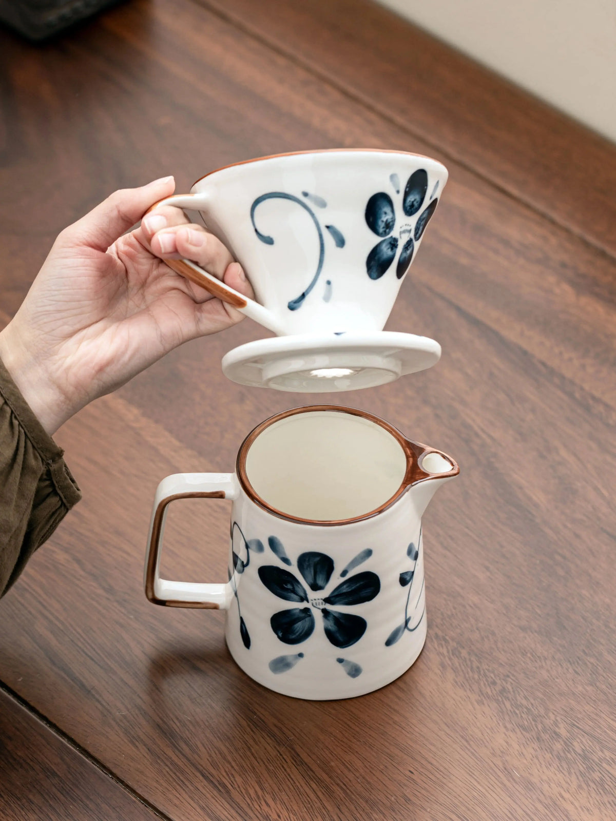 Ceramic Pour Over Coffee Dripper Set 500ml – Blue & White Pour Over Coffee Dripper Axl 1 set