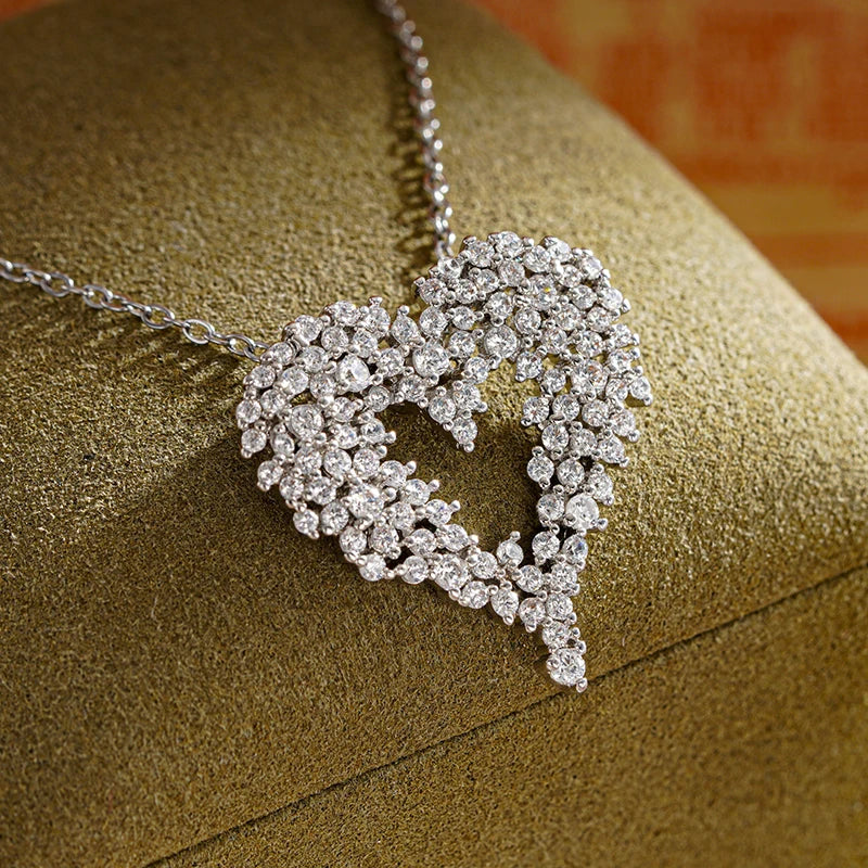 Huitan Sparkling Heart Pendant Necklace – CZ Women's Jewelry Pendant Necklace Axl XL1666 45cm