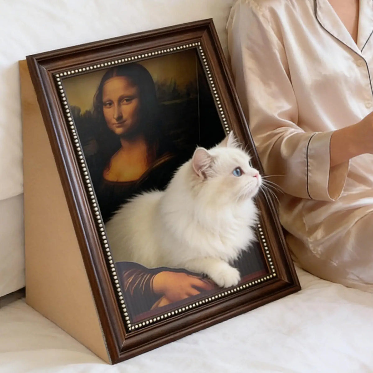 Mona Lisa Cat Scratcher Bed – Art Frame Hideout & Perch Cat Scratcher Bed Axl