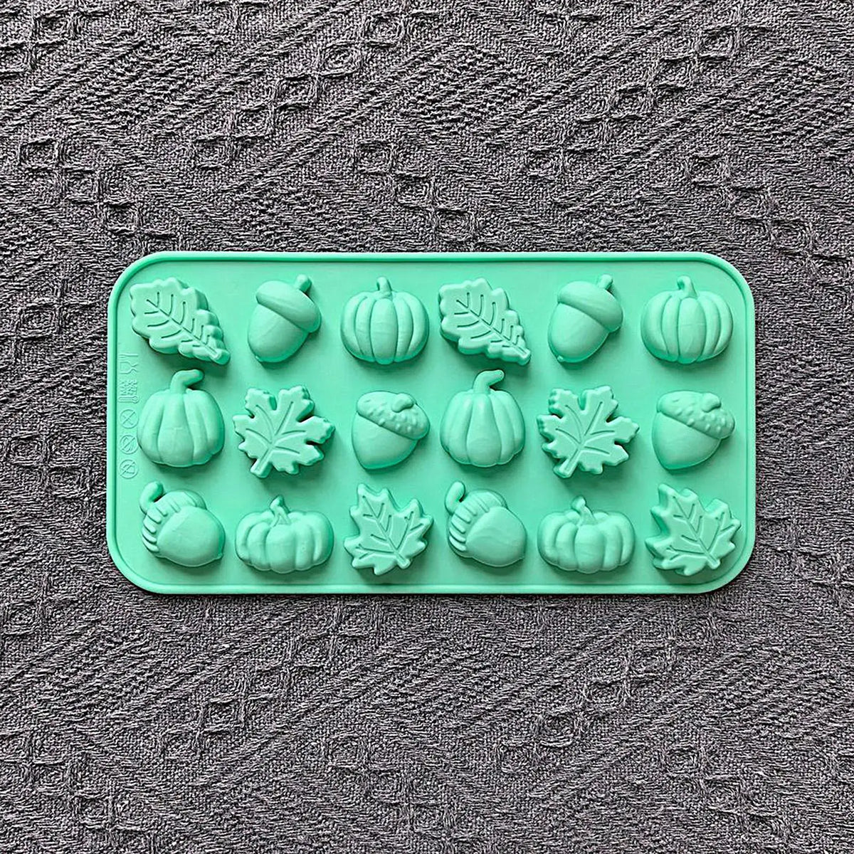 Silicone Fall Mold – 18 Cavity Maple Leaf Pumpkin Candy Mold Silicone Baking Mold Axl