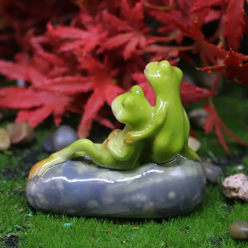 Mini Frog Resin Figurine for Terrarium & Garden Decor | 6.3cm Miniature Figurine Axl