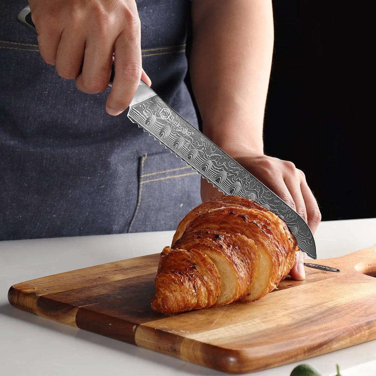 Sunnecko 8" Damascus Steel Serrated Bread Knife – VG10 Sharp Serrated Bread Knife Axl
