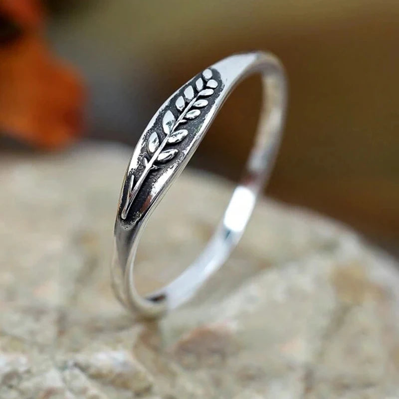 Huitan Carved Leaf Vintage Ring – Antique Silver for Women Fashion Ring Axl