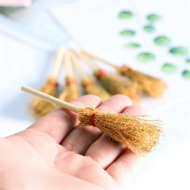 5-Piece Miniature Broom Set – Dollhouse & Diorama Props Dollhouse Accessories Axl
