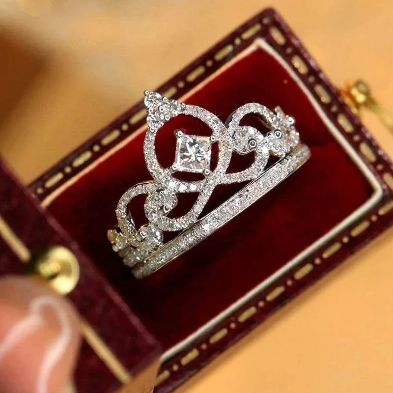 Huitan Crown Ring for Women – Silver CZ Cocktail Ring Cocktail Ring Axl