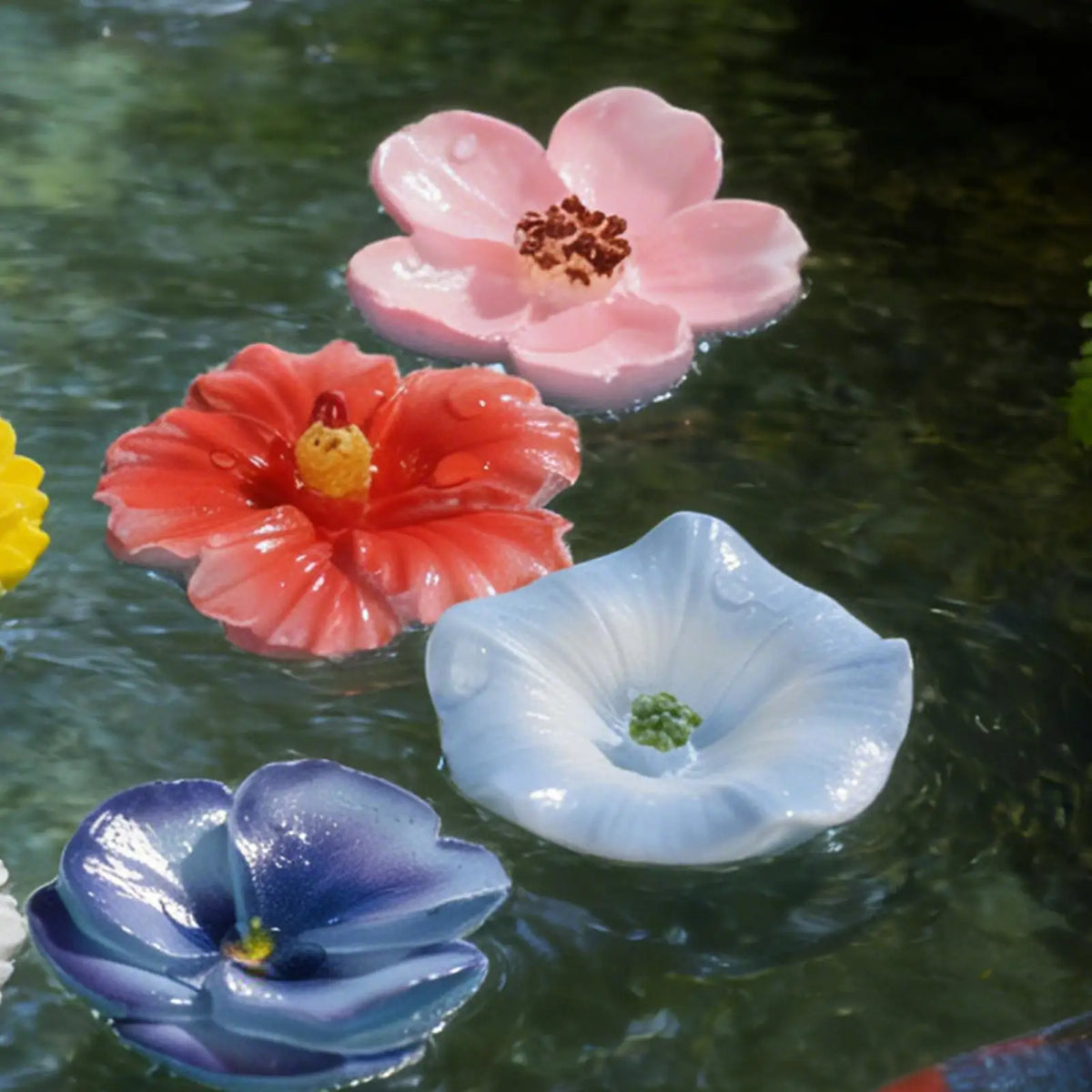 8-Piece Floating Flower Bee Watering Station | Garden Decor Bee Watering Station Axl