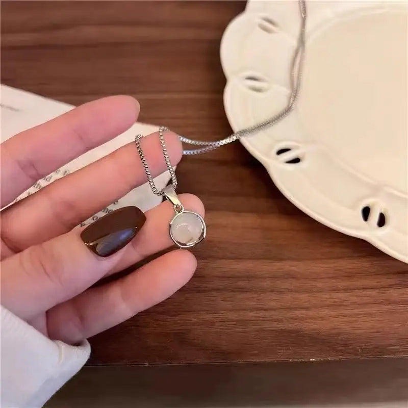 Round Chalcedony Pendant Necklace – Short Clavicle Chain Pendant Necklace Axl A3