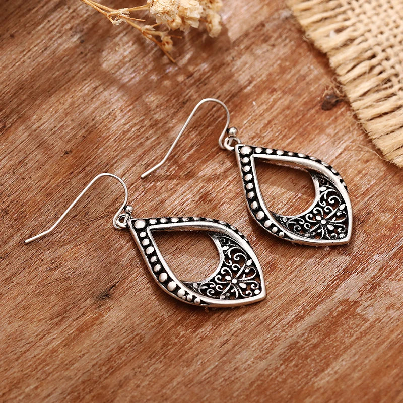 Huitan Vintage Leaf Dangle Earrings – Boho Hollow Flower Drop Dangle Earrings Axl