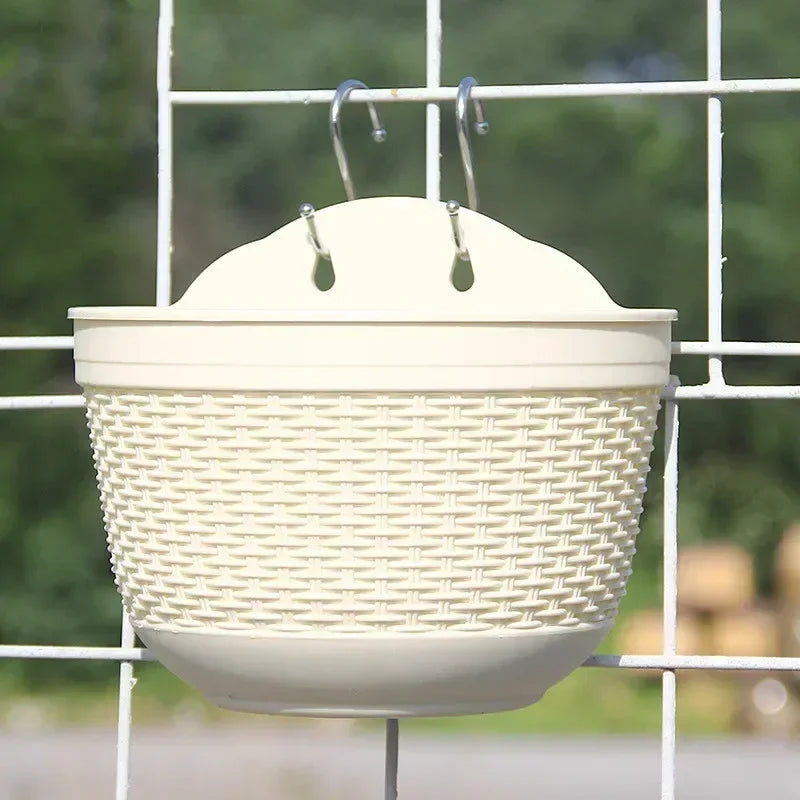 Wall-Mounted Rattan Semicircle Hanging Flower Basket Planter Hanging Wall Planter Axl WHITE