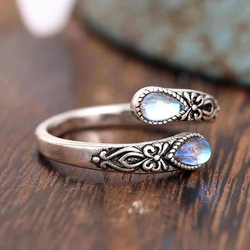 Huitan Vintage Moonstone Opening Ring – Adjustable Women's Ring Fashion Ring Axl