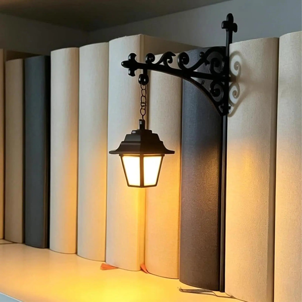 Decorative Bookshelf Lantern – Warm Vintage Cordless Reading Lamp Decorative Lantern Lamp Axl