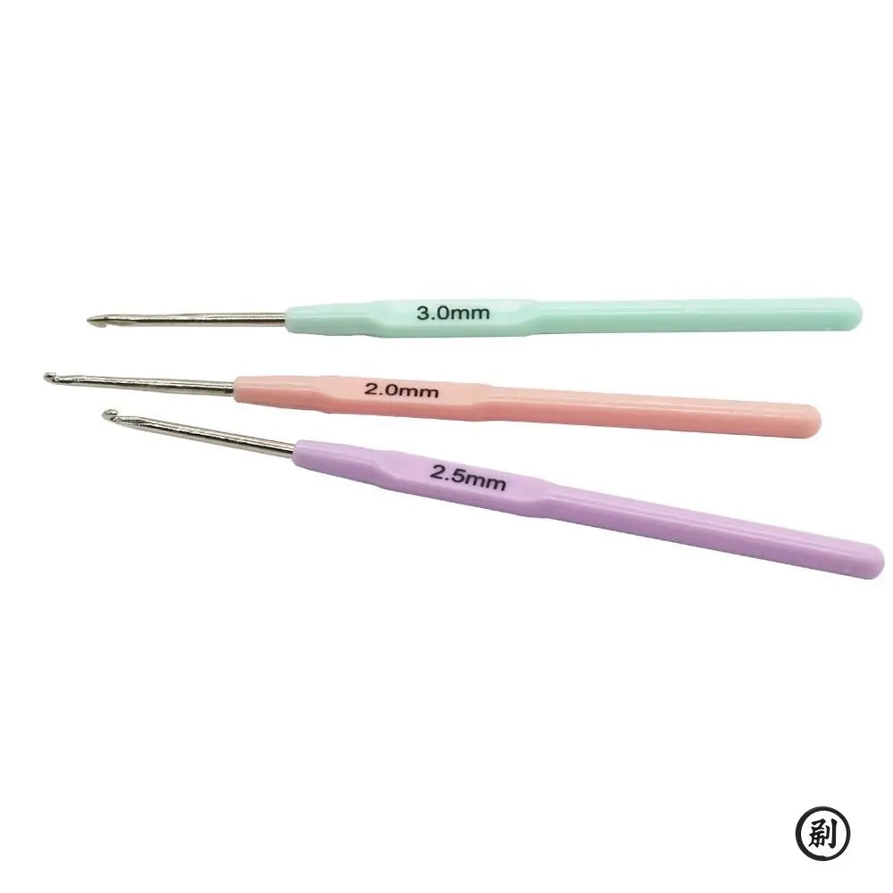 3-Piece Crochet Hook Set – Plastic Handle Knitting Needles Crochet Hook Set Axl