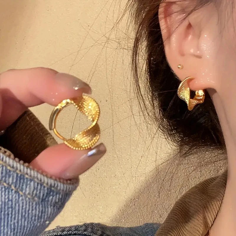 Huitan Twisted Hoop Earrings – Geometric Fashion Jewelry Women Hoop Earrings Axl