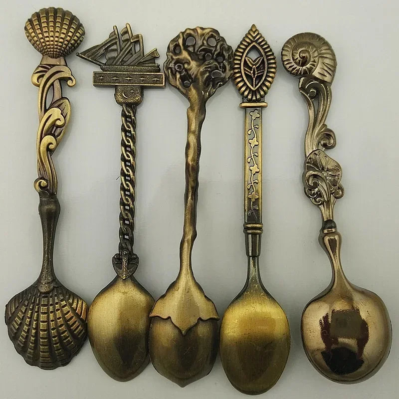 5-Piece Vintage Royal Gold Carved Spoon & Fork Cutlery Set Decorative Cutlery Set Axl