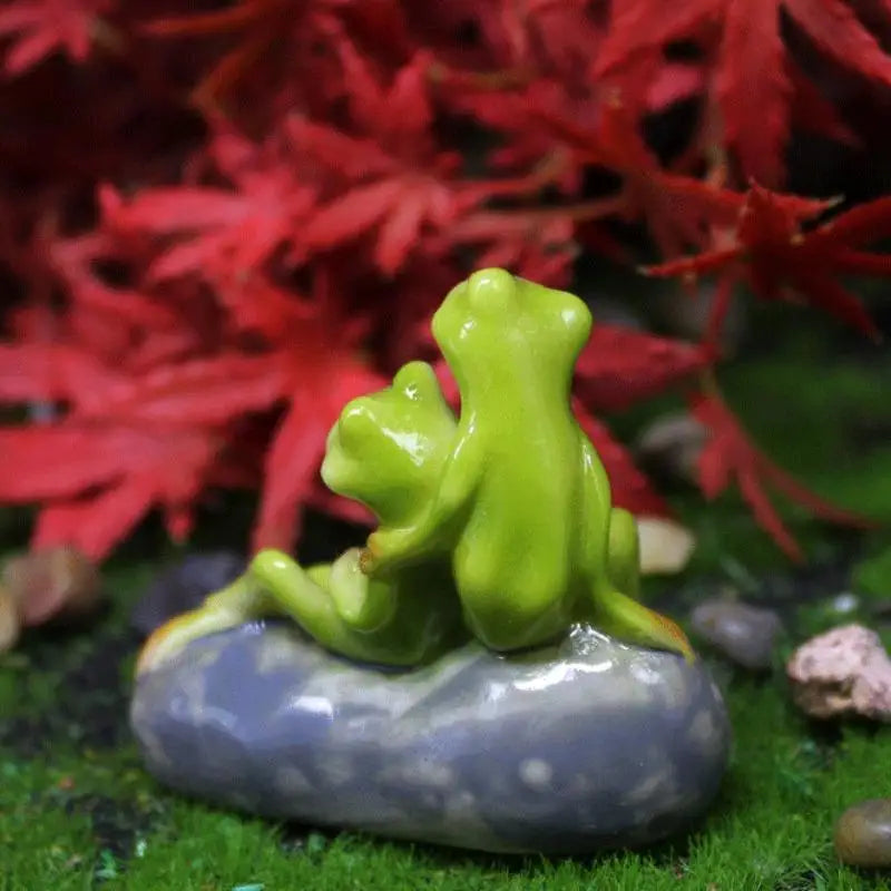 Mini Frog Resin Figurine for Terrarium & Garden Decor | 6.3cm Miniature Figurine Axl